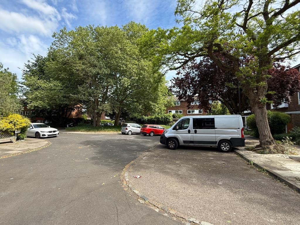 Lot: 83 - FREEHOLD PARCEL OF LAND - Parcel of Land and Parking Area on Kingfisher Drive, Richmond